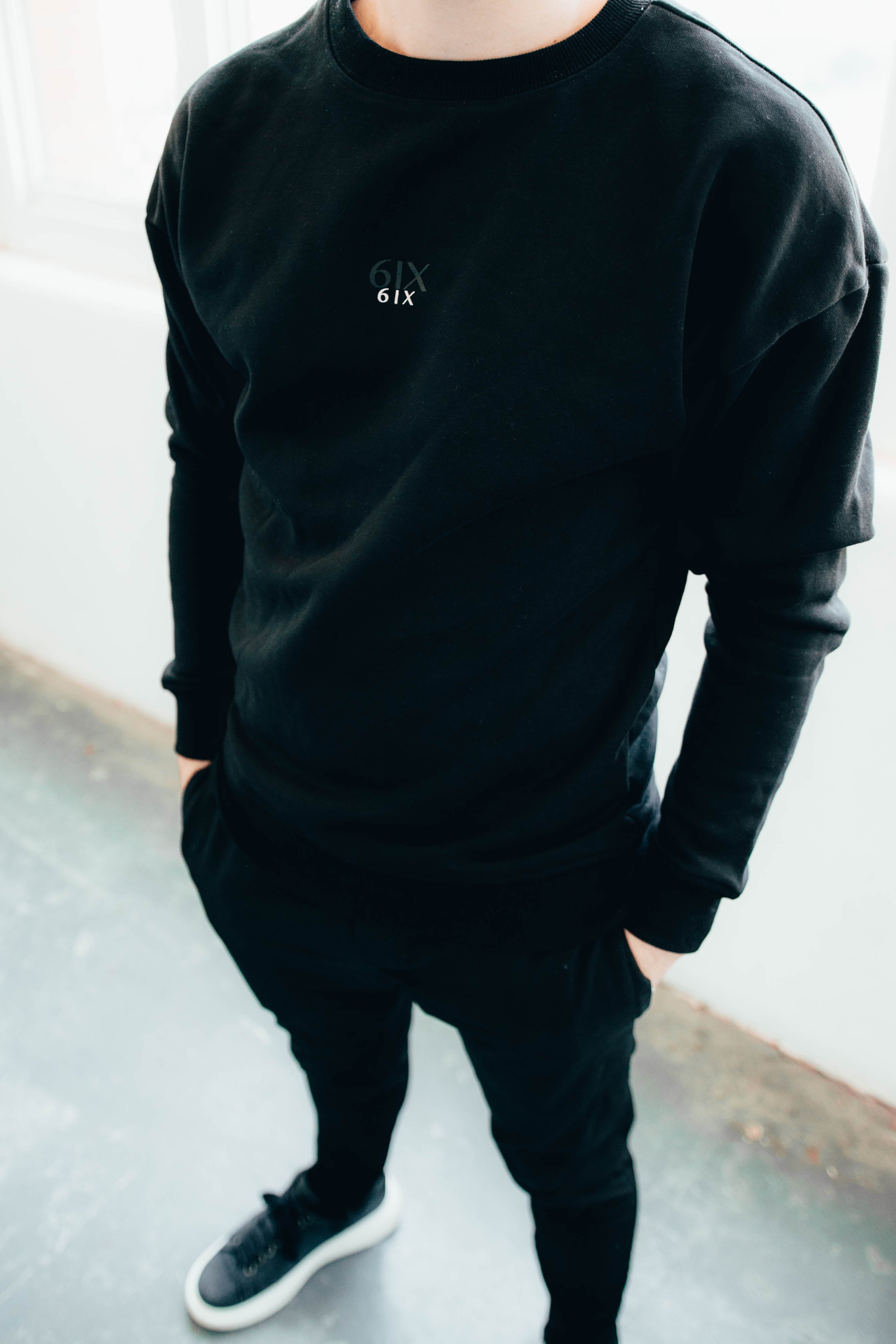 6IX CREW NECK JUMPER BLACK - 6IX Collection 