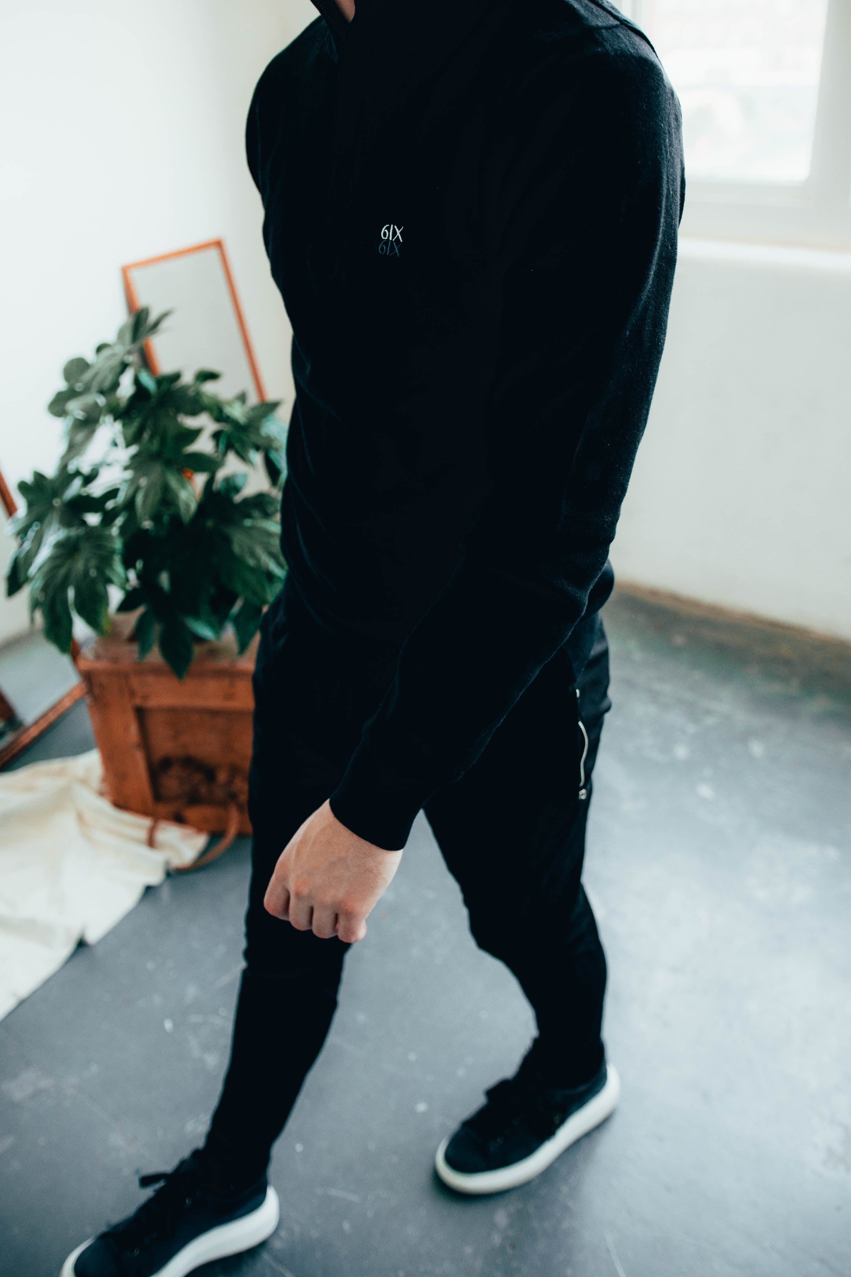 6IX MERINO ZIP NECK JUMPER BLACK FEAT. CONTRAST LOGO - 6IX Collection 
