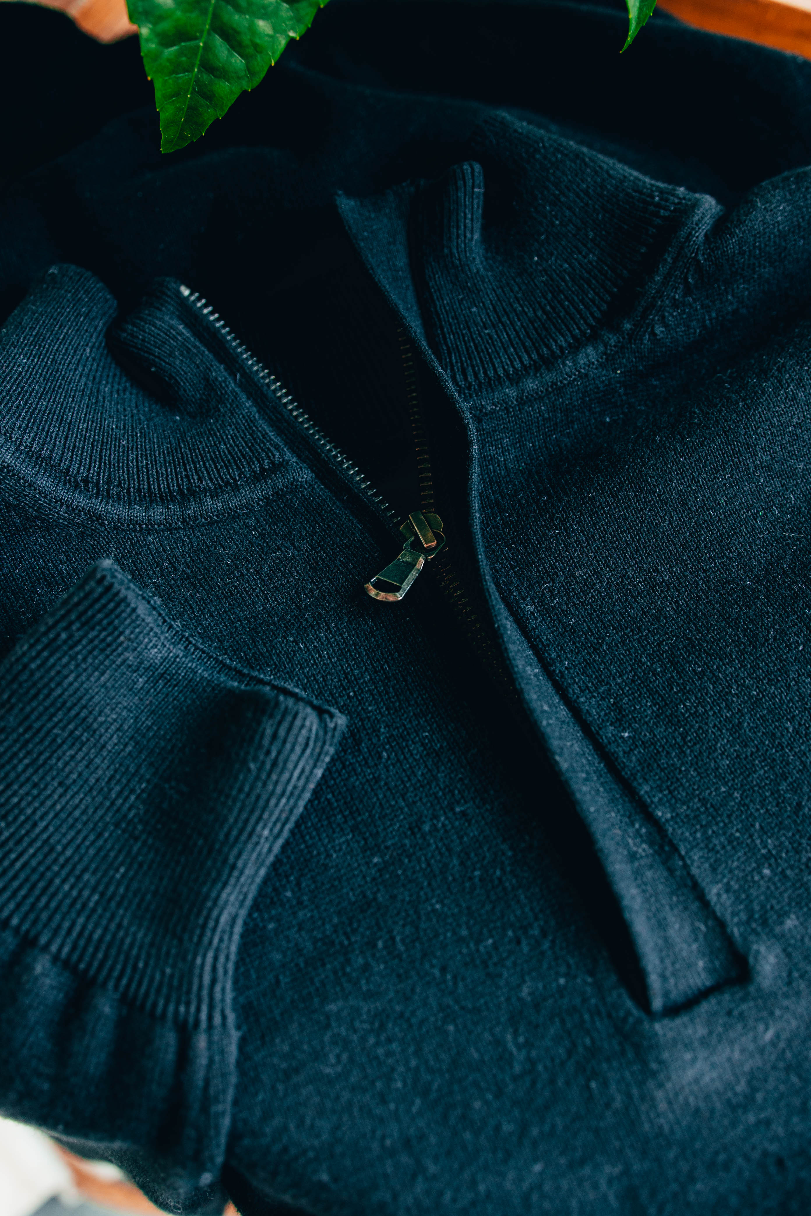 6IX MERINO ZIP NECK JUMPER BLACK FEAT. CONTRAST LOGO - 6IX Collection 