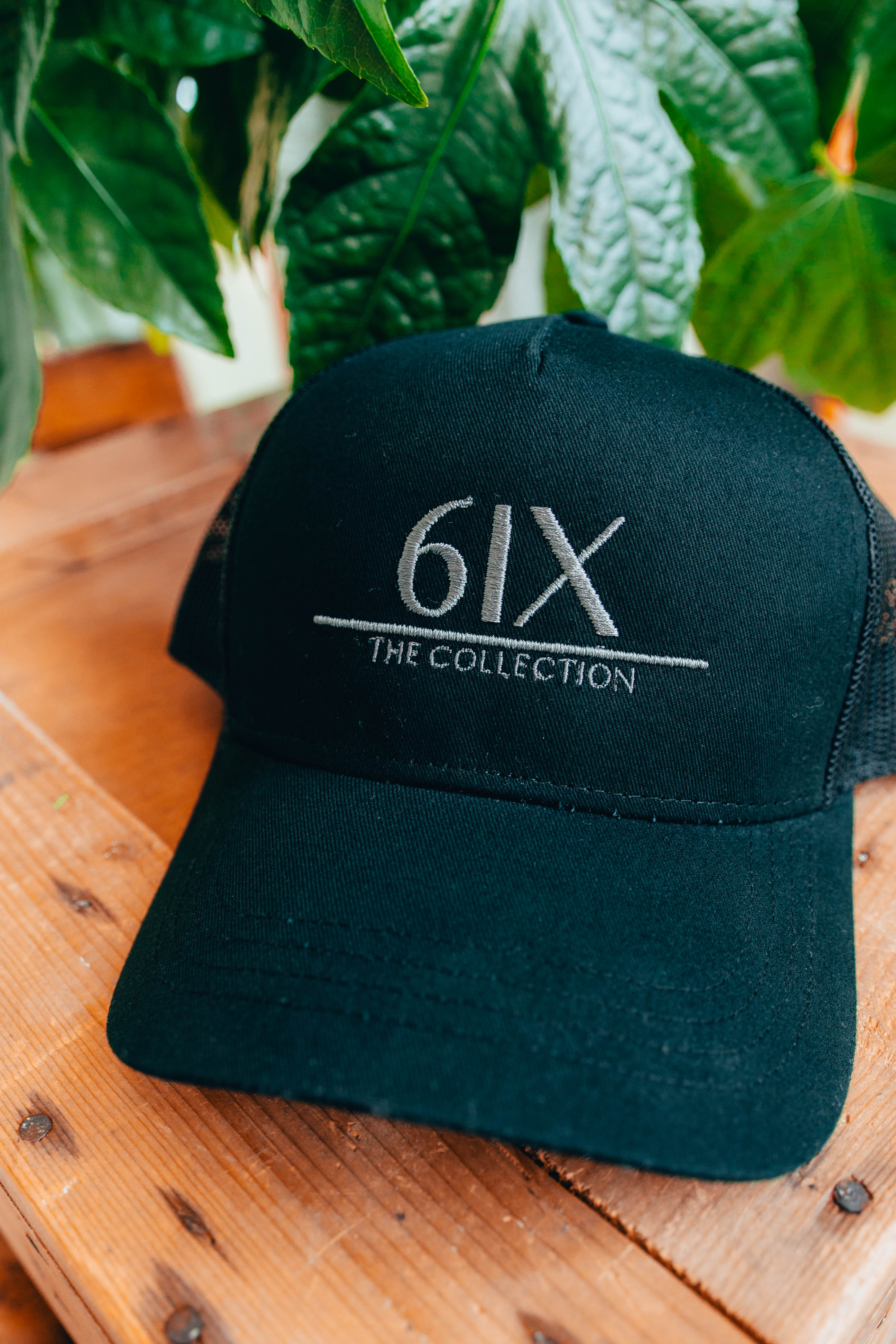 6IX LOGO CAP BLACK W/ GREY CONTRASTING & MESH PANEL - 6IX Collection 