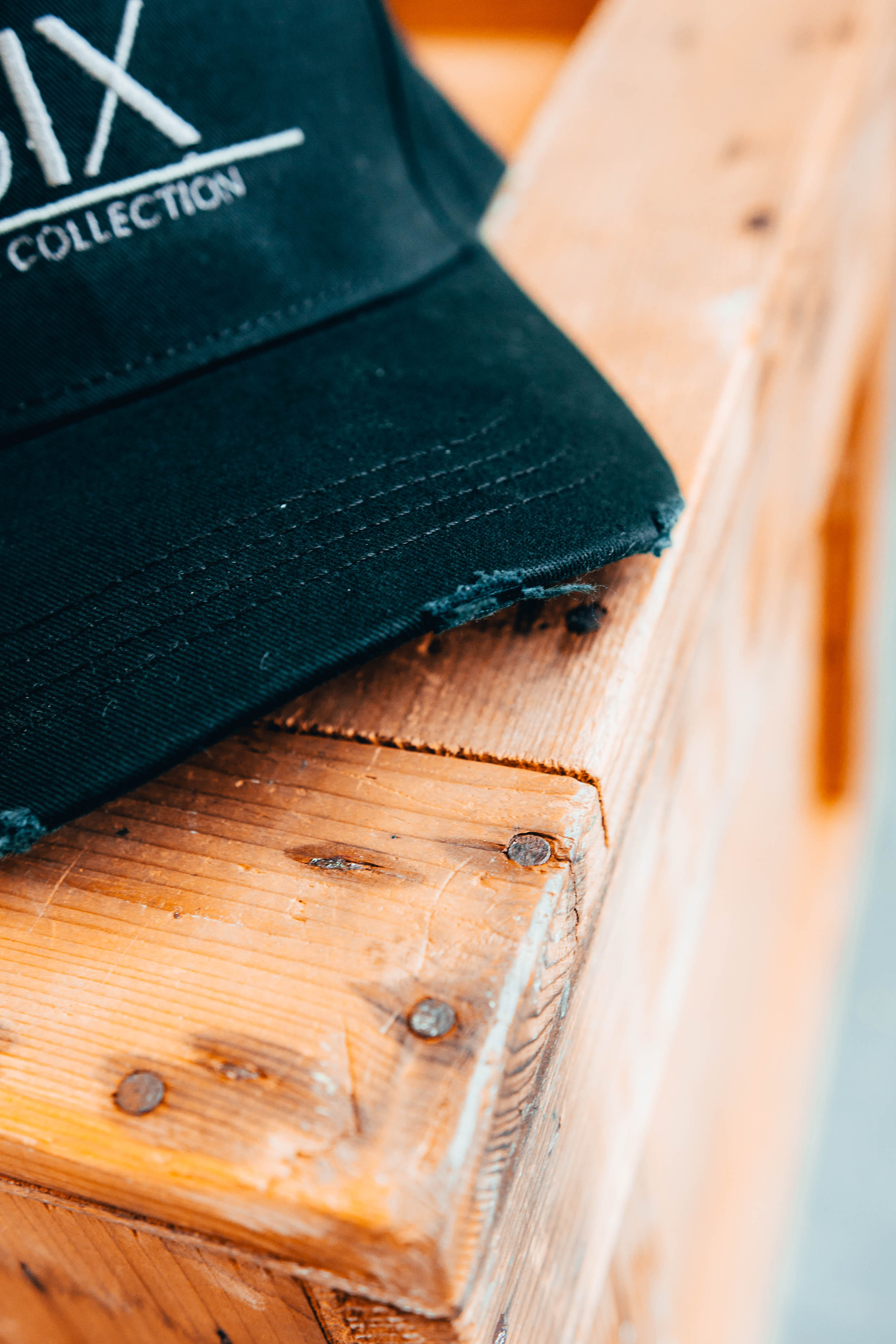 6IX LOGO CAP BLACK W/ GREY CONTRASTING - 6IX Collection 