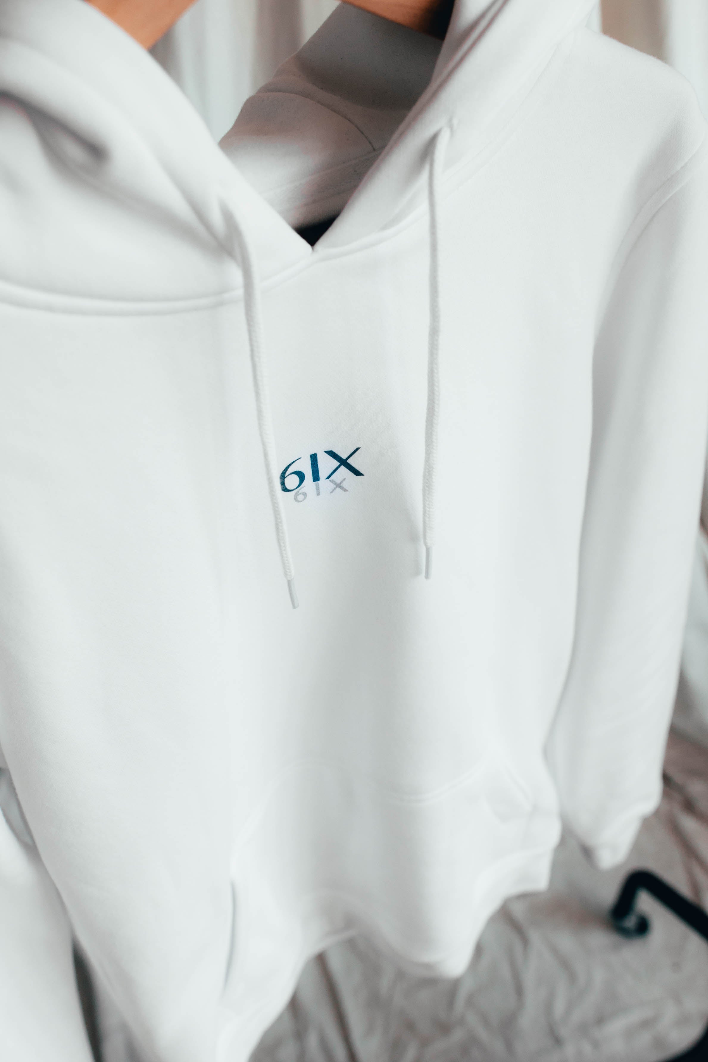 6IX CONTRAST LOGO HOODIE WHITE - 6IX Collection 