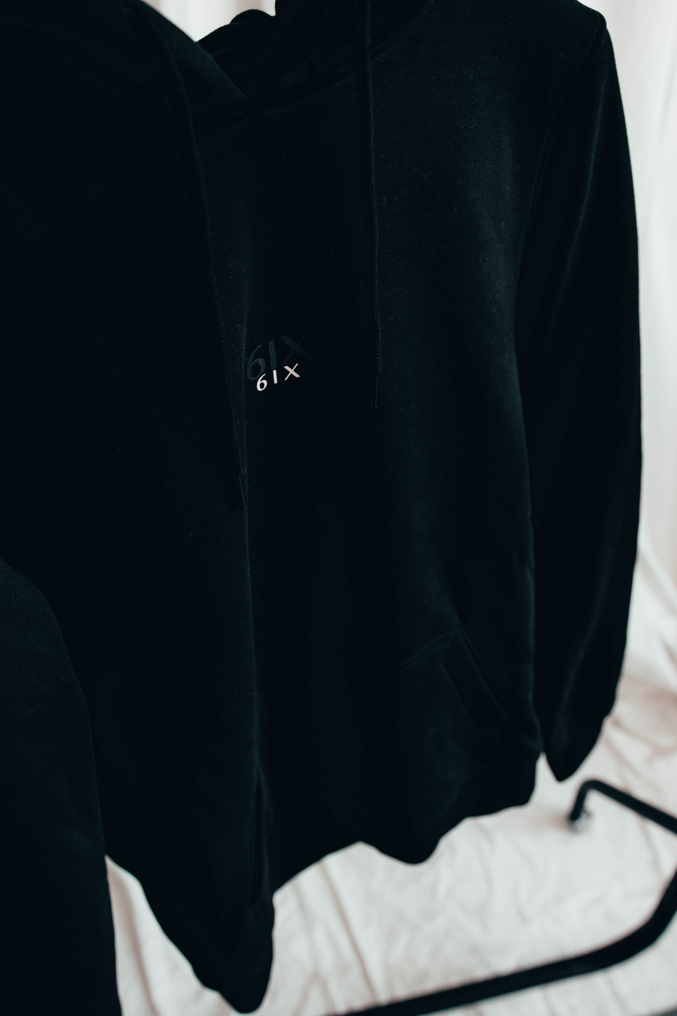 6IX CONTRAST LOGO HOODIE BLACK - 6IX Collection 