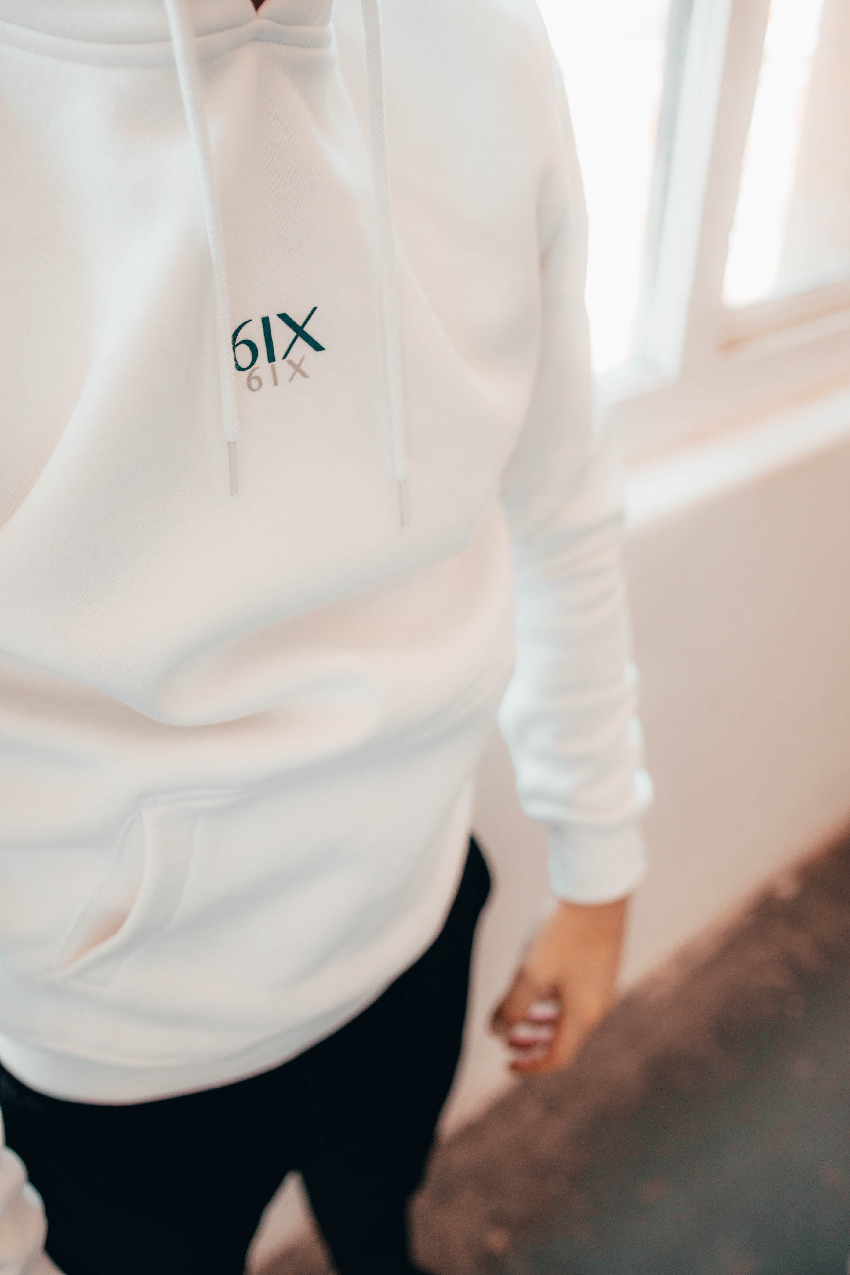 6IX CONTRAST LOGO HOODIE WHITE - 6IX Collection 
