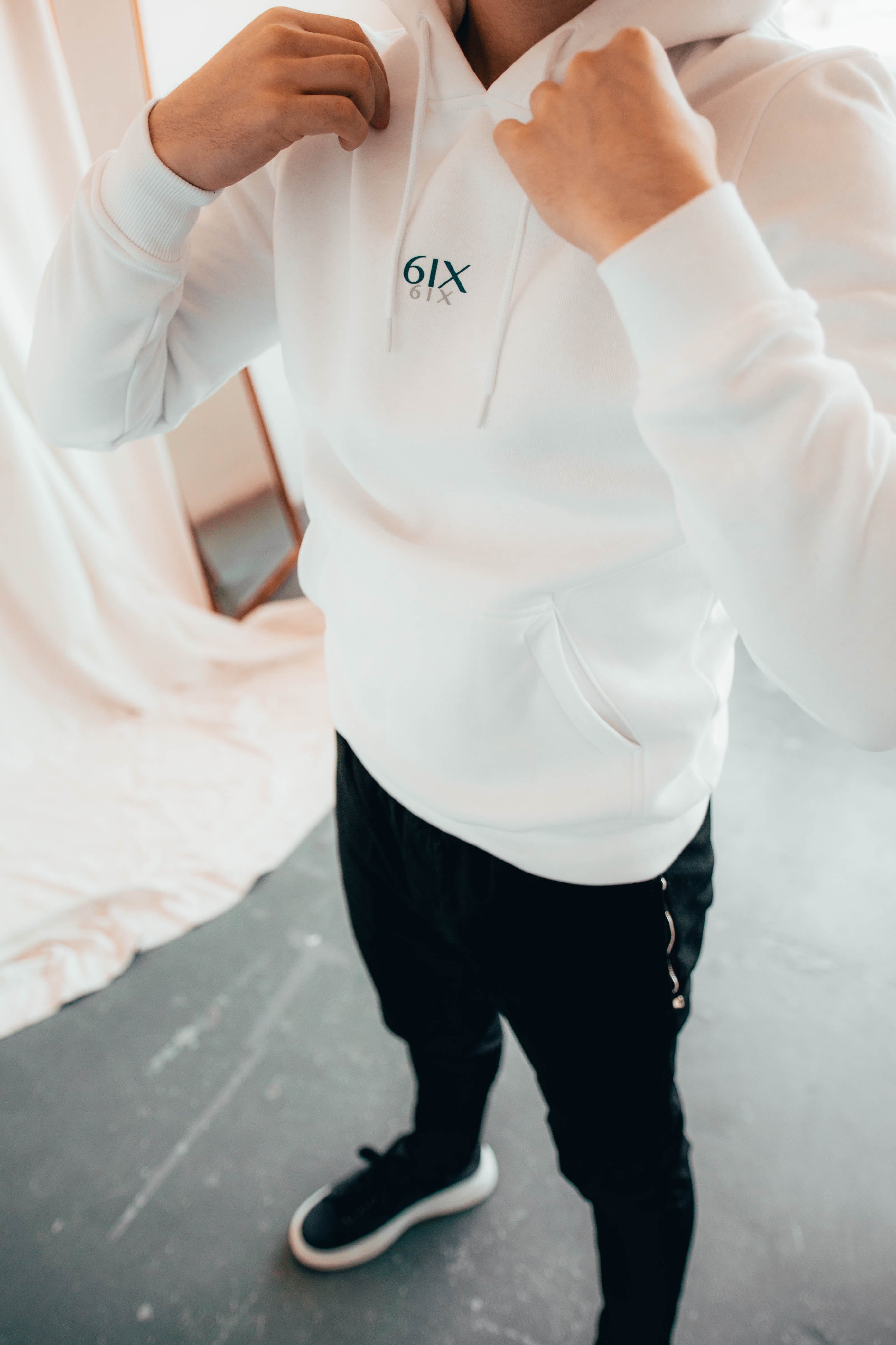 6IX CONTRAST LOGO HOODIE WHITE - 6IX Collection 